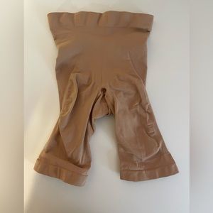 SKIMS - SCULPTING SHORT MID THIGH W/ OPEN GUSSET